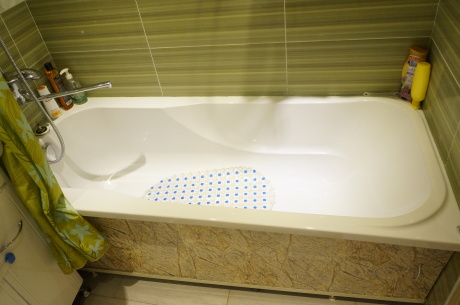 Ванна кімната у відтінках весни: ніжна зелень і квіткові мотиви в інтерєрі санвузла