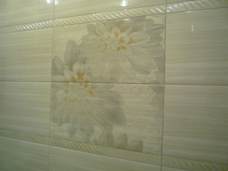 Ванна кімната з душовою кабіною в заміському будинку