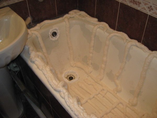 Акрилова вставка у ванну: як вибрати кращий вкладиш і встановити його своїми руками