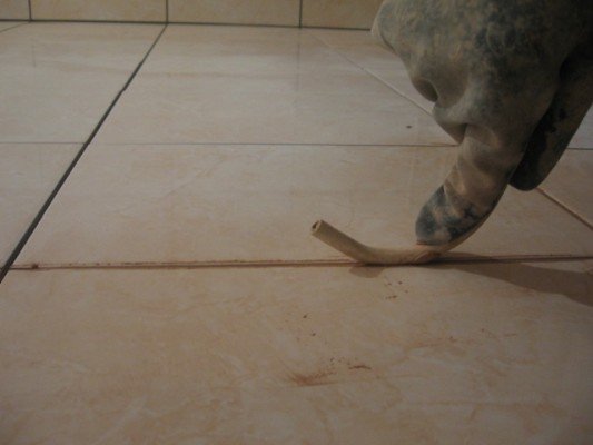 Як затирати плитку на підлозі: інструменти і тонкощі роботи Як затирати плитку на підлозі: інструменти і тонкощі роботи