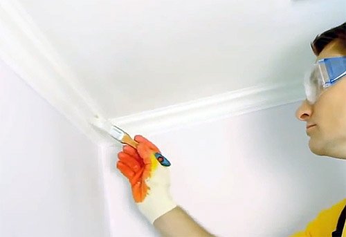 Як правильно фарбувати стелю у ванній?