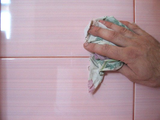 Як затирати плитку правильно: докладна інструкція