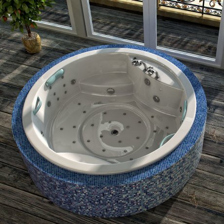 Круглі ванни в інтерєрі і технічні особливості: поради щодо вибору та фото