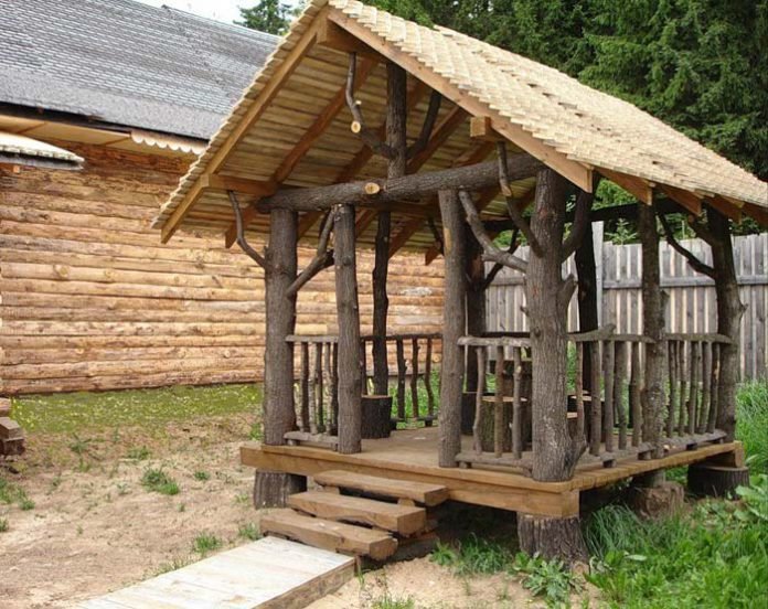 Як побудувати альтанку з підручних матеріалів на дачі: поетапно фото і відео будівництва своїми руками
