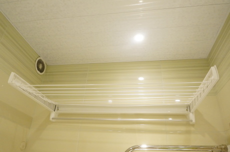 Ванна кімната у відтінках весни: ніжна зелень і квіткові мотиви в інтерєрі санвузла