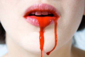 Сонник Кров з рота до чого сниться Кров з рота випльовувати, йде у роті бачити уві сні