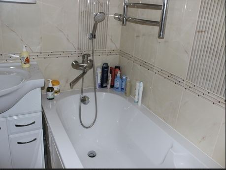 Затишна ванна кімната на 3 кв м: інтерєр в пастельних тонах