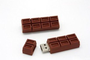 Що подарувати на 8 березня колегам по роботі недорого