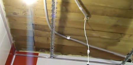 Як зробити рейкова стеля у ванній кімнаті? Фото, відео.