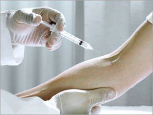 Сонник Укол шприцом в руку в сідницю у вену бачити уві сні до чого сниться?