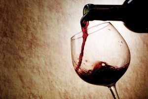 Сонник пити вино червоне до чого сниться пити вино червоне бачити уві сні
