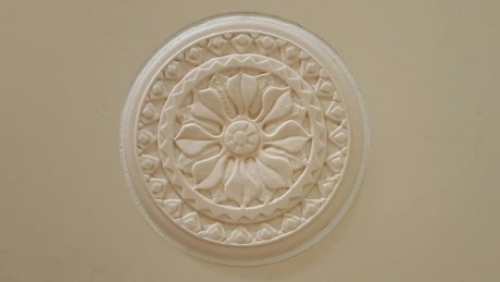 Невелика ванна кімната з міні SPA: інтерєр в стриманих тонах