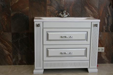 Королівська розкіш з ліліями: ефектний дизайн великої ванної кімнати