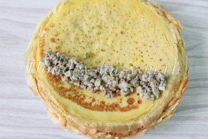 Курка фарширована млинцями: покроковий рецепт з фото