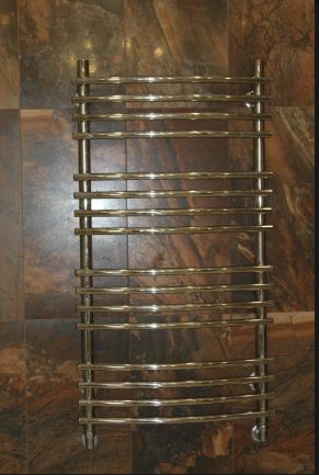 Королівська розкіш з ліліями: ефектний дизайн великої ванної кімнати