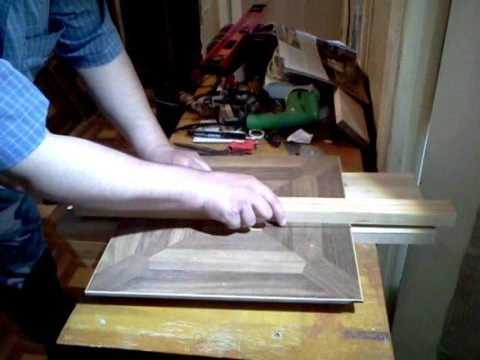 Як різати підлогову плитку і чим