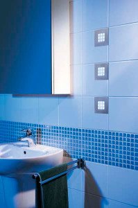 Вологозахисні світильники для ванної кімнати: різновиди та переваги