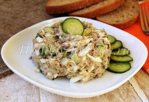 Салат з рибними консервами: рецепт з фото