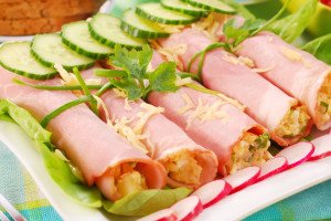 Святкові салати і закуски на День Народження: рецепти з фото