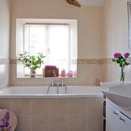 Ванна в стилі кантрі: меблі, плитка, світильники в сільському стилі.