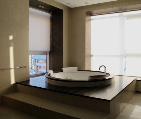 Круглі ванни в інтерєрі і технічні особливості: поради щодо вибору та фото