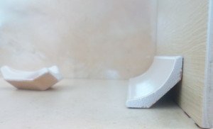 Плінтус для ванної: функції та переваги