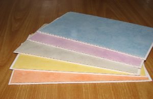 Як кріпити пластикові панелі до стіни