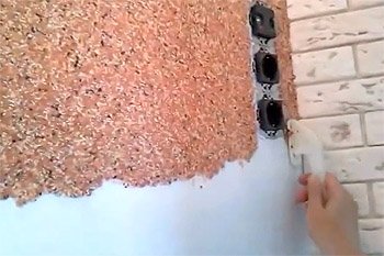 Як правильно наносити рідкі шпалери?