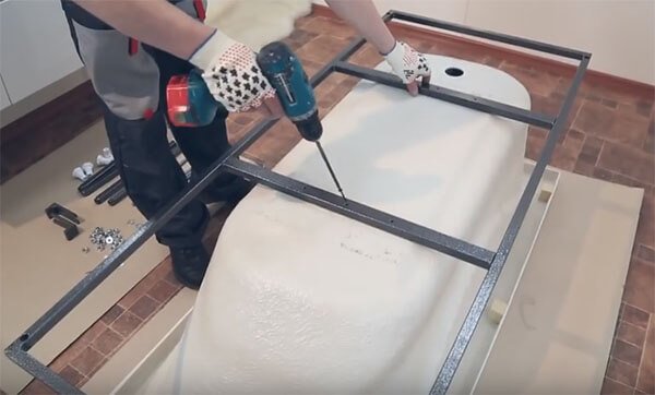 Кріплення акрилової ванни до стіни. Монтаж кронштейнів. Відео і фото.