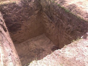 Сонник Яма в землі: вигрібна глибока з водою бачити уві сні до чого сниться?