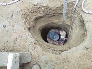 Сонник Яма в землі: вигрібна глибока з водою бачити уві сні до чого сниться?