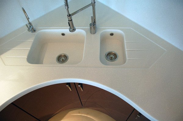 Подвійна мийка для кухні: вибір раковини з двома чашами і технологія підключення