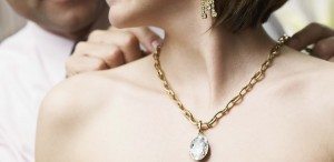 Сонник до чого сниться золотий Ланцюжок на шиї з кулоном: порвана, знайти, багато бачити уві сні