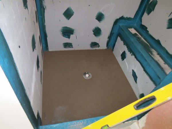 Укладання плитки на стіну за всіма правилами: як класти кахель своїми руками