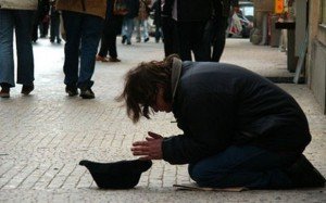 Сонник Бомж бачити в сні на вулиці в будинку підїзді до чого сниться?