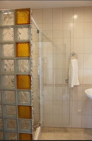 Ванна в бежевих тонах: теплий і ніжний інтерєр з пісочно коричневими нотками