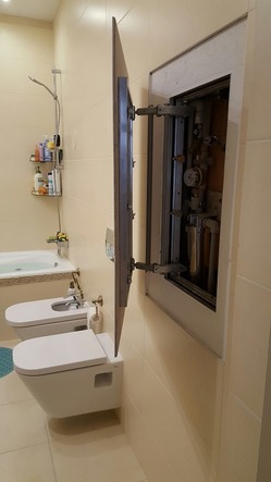 Невелика ванна кімната з міні SPA: інтерєр в стриманих тонах