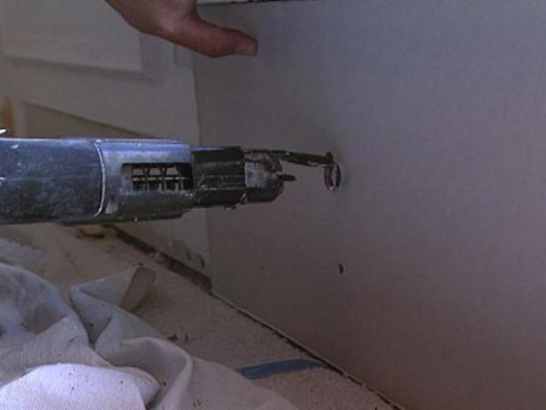 Укладання плитки на стіну за всіма правилами: як класти кахель своїми руками