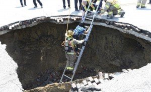 Сонник Яма в землі: вигрібна глибока з водою бачити уві сні до чого сниться?