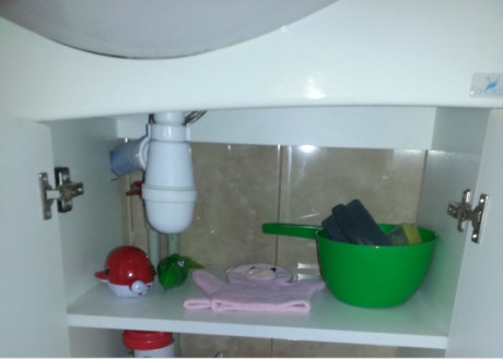 Карамельно біла ванна кімната: теплий сімейний інтерєр