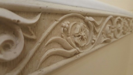 Невелика ванна кімната з міні SPA: інтерєр в стриманих тонах