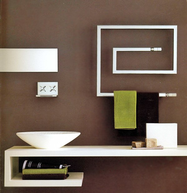 Як вибрати полотенцесушитель? Водяні і електричні рушникосушки.