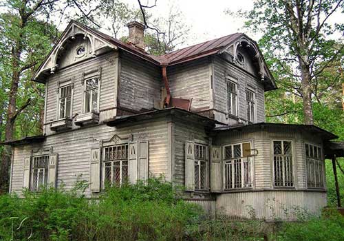 Фарбування деревяних будинків — поради від А до Я
