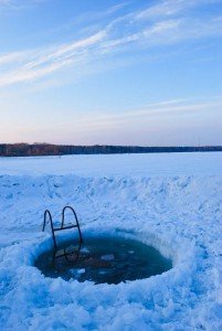 Сонник Холодна Вода, до чого сниться Холодна Вода: купатися, плавати в морі, річці бачити уві сні