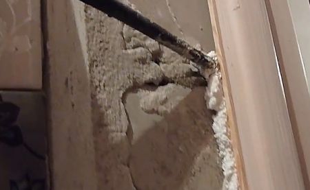 Як встановити двері у ванній?