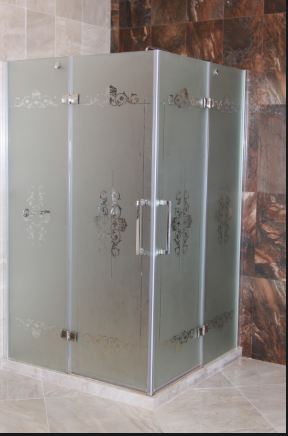 Королівська розкіш з ліліями: ефектний дизайн великої ванної кімнати