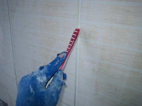 Як правильно фугувати плитку?