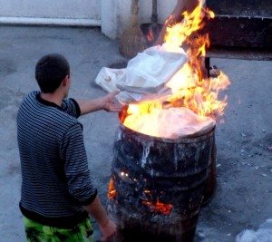 Сонник Сміття до чого сниться Сміття на підлозі: збирати, вимітати, прибирання руками в будинку і крватире бачити уві сні