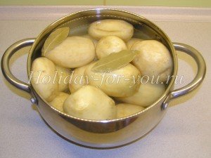 Курячі стегна з картоплею в духовці