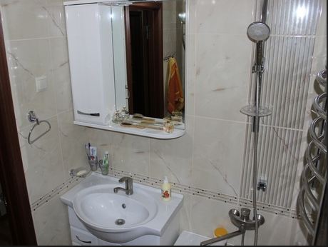 Затишна ванна кімната на 3 кв м: інтерєр в пастельних тонах